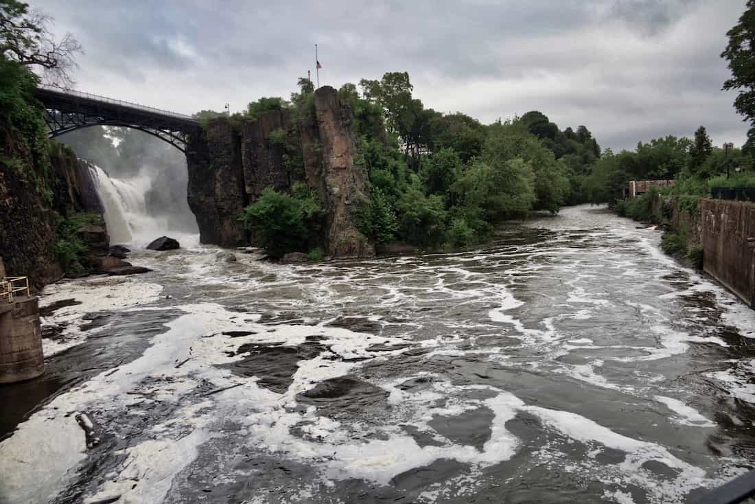 image wide view of great falls