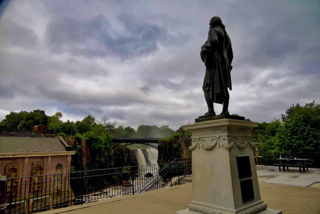 image of alexander hamilton statue